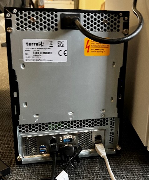 Windows-Server (Terra-Tower) von hinten